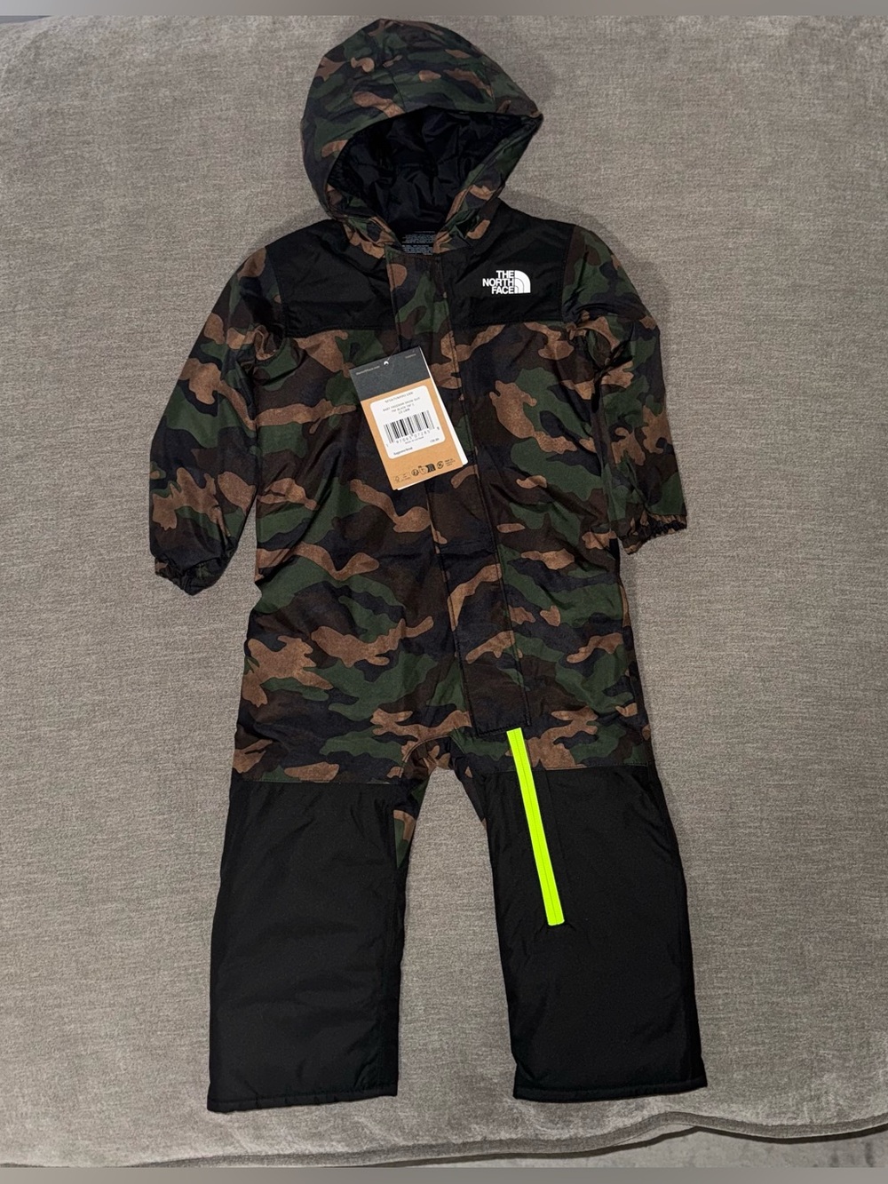 The North Face boys baby freedom snow suit, camouflage size 12-18m NWT